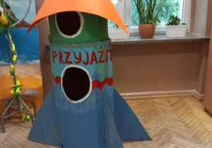 Kosmiczne nowinki_świetliczaki wyruszają w kosmiczną podróż!_rakieta "Przyjaźń".