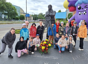 RAJMUNDALIA 2025 r._klasa 3a podczas uroczystych obchodów.
