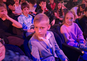 "Prosto z Bajki"_magiczny spektakl w Teatrze V6_kl. 3a i 5a.
