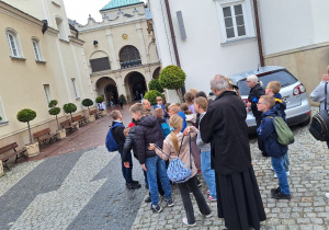Pielgrzymka dzieci pierwszokomunijnych do Klasztoru Jasnogórskiego.