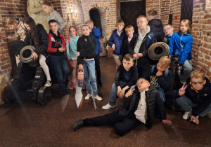 Pielgrzymka dzieci pierwszokomunijnych do Klasztoru Jasnogórskiego_Muzeum 600-lecia.