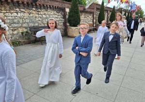 Pielgrzymka dzieci pierwszokomunijnych do Klasztoru Jasnogórskiego.