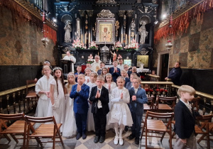 Pielgrzymka dzieci pierwszokomunijnych do Klasztoru Jasnogórskiego_uroczysta msza święta.
