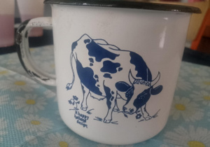 Kubek z czasów PRL-u.