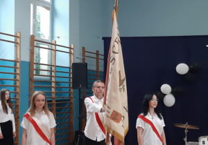 Uroczyste wprowadzenie Sztandaru szkoły.