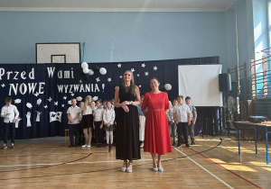 Wychowawczynie klas trzecich: p. Agnieszka Tarajkowska (kl. 3a) i p. Iwona Migała (kl. 3b), odpowiedzialne za przygotowanie części artystycznej.