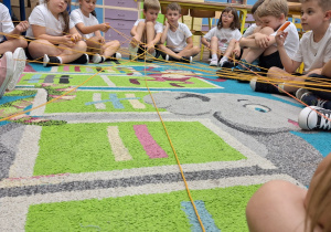 Klasa 1a na tropie zasad obowiązujących w grupie i w szkole.