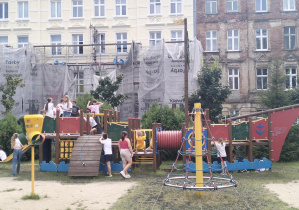 Kilka kadrów z życia naszej świetlicy szkolnej....zabawy na świeżym powietrzu.