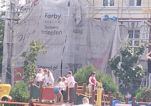 Kilka kadrów z życia naszej świetlicy szkolnej....zabawy na świeżym powietrzu.