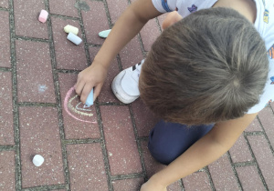 Kilka kadrów z życia naszej świetlicy szkolnej....zabawy na świeżym powietrzu.