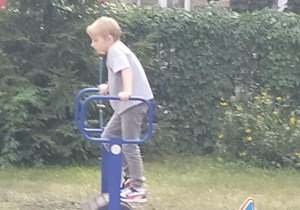 Kilka kadrów z życia naszej świetlicy szkolnej....zabawy na świeżym powietrzu.