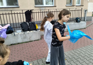 Akcja "Sprzątanie świata" z udziałem świetlicy szkolnej i świetliczaków.