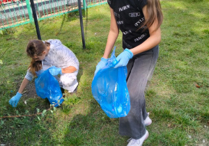 Akcja "Sprzątanie świata" z udziałem świetlicy szkolnej i świetliczaków.
