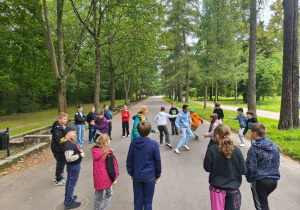 Zajęcia terenowe w Parku na Zdrowiu klasy 5b.