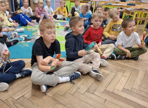 Aktywni inaczej, czyli wpływ muzyki na samopoczucie_klasa 1a.