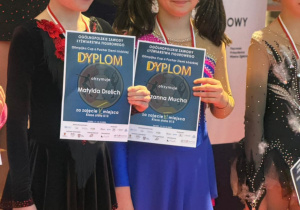 Matylda Drelich (5 m-ce) i Zuzanna Mucha (6 m-ce)_zawodniczki klasy złotej.