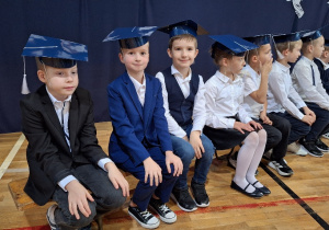 Uroczyste ślubowanie uczniów klas pierwszych_klasa 1a tuż przed uroczystością.