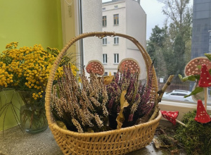 Jesienna dekoracja w klasie 1b.