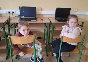 Uczniowie klasy 1a podczas Europejskiego Tygodnia Kodowania CodeWeek.