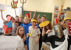 Gala Bogów na lekcji historii w klasie 5b.