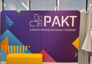 Logo PAKT_Pracowni Aktywnego Korzystania z Technologii.