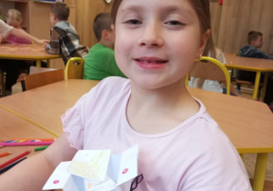 Papier jako twórcze ogniwo_plastycznie w świetlicy szkolnej.