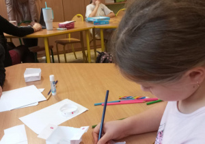 Papier jako twórcze ogniwo_plastycznie w świetlicy szkolnej.