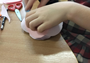 Papier jako twórcze ogniwo_plastycznie w świetlicy szkolnej.