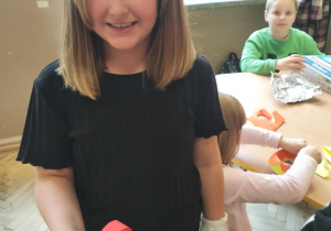 Papier jako twórcze ogniwo_plastycznie w świetlicy szkolnej.