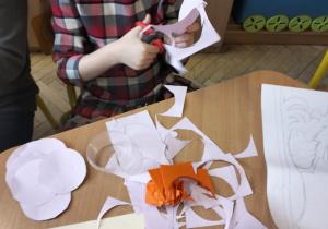 Papier jako twórcze ogniwo_plastycznie w świetlicy szkolnej.