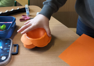 Papier jako twórcze ogniwo_plastycznie w świetlicy szkolnej.