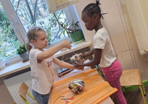 Dyniowy zawrót głowy_motorycznie w klasie 1a.