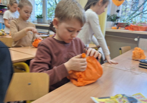 Dyniowy zawrót głowy_motorycznie w klasie 1a.