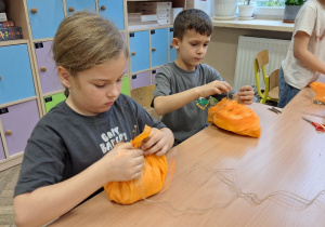 Dyniowy zawrót głowy_motorycznie w klasie 1a.