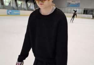 Zabawa halloweenowa klas łyżwiarskich na lodowisku w Hali Bombonierka.