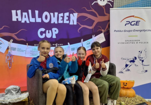 Zawody Halloween Cup w Bydgoszczy_pamiątkowe zdjęcie zawodniczek.