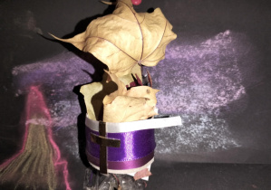 Trudne tematy śmierci_czas zadumy nad dniem Wszystkich Świętych_tematyczna praca plastyczna.