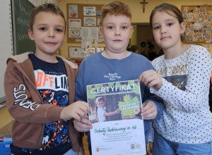 Klasa 2b i lekcja WF w plenerze.