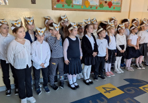 Uroczyste pasowanie pierwszoklasistów na Czytelnika_klasa 1a.
