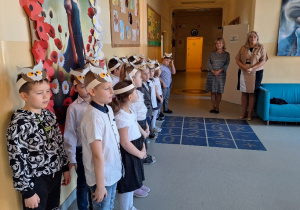 Uroczyste pasowanie pierwszoklasistów na Czytelnika_klasa 1b.