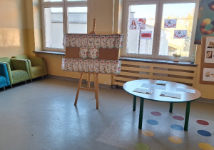 Uroczyste pasowanie pierwszoklasistów na Czytelnika_elementy dekoracji okolicznościowej.