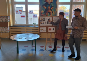 Uroczyste pasowanie pierwszoklasistów na Czytelnika_teleturniej.