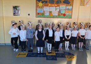 Uroczyste pasowanie pierwszoklasistów na Czytelnika_klasa 1a.