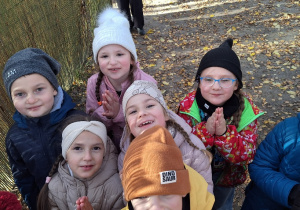 Lekcja przyrody w Sadach Klemensa_w Brzozowym Labiryncie.