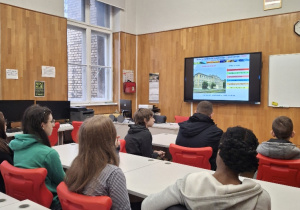 Klasa 8b i lekcja doradztwa zawodowego_wyjście do Centrum Kształcenia Ustawicznego i Zawodowego.