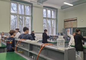 Klasa 8b i lekcja doradztwa zawodowego_wyjście do Centrum Kształcenia Ustawicznego i Zawodowego.