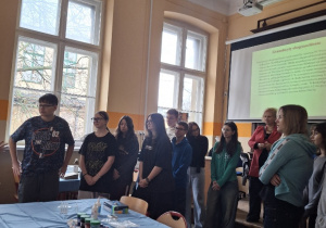 Klasa 8b i lekcja doradztwa zawodowego_wyjście do Centrum Kształcenia Ustawicznego i Zawodowego.