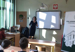 Lekcja obywatelska w klasie 8a przeprowadzona przez dr Agatę Wróbel-Kryńską.