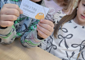 Dzień Życzliwości i Pozdrowień w klasie 1a_karty z pozdrowieniami dla siebie lub innych.