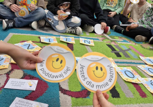 Dzień Życzliwości i Pozdrowień w klasie 1a_karty dotyczące "sytuacji trudnych".